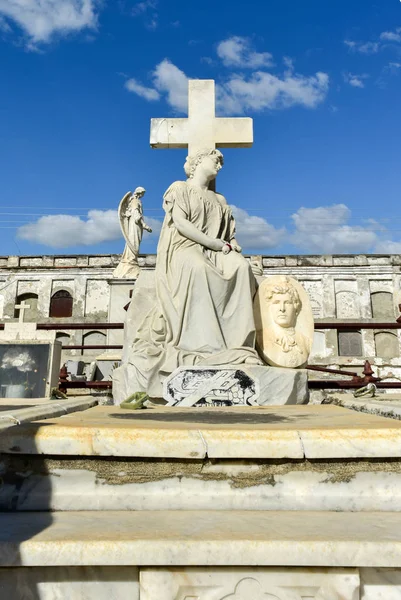 雷纳公墓-古巴西恩富戈斯 — 图库照片