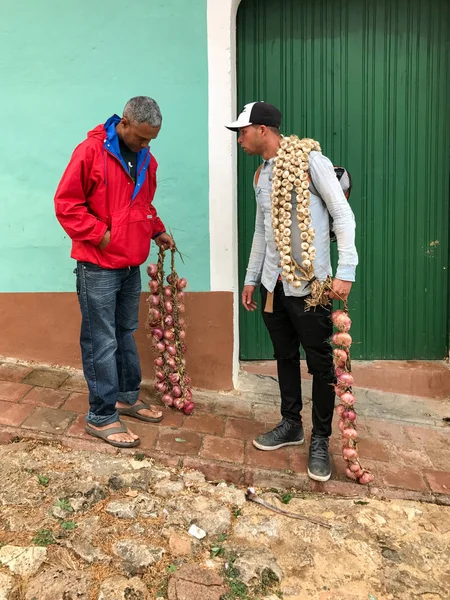 Garlic Salesman - Trinidad, Cuba — Stock Photo, Image