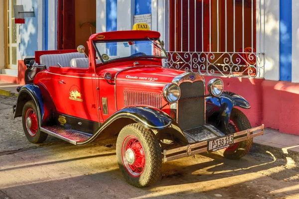 Klasik Otomobil - Trinidad, Küba — Stok fotoğraf
