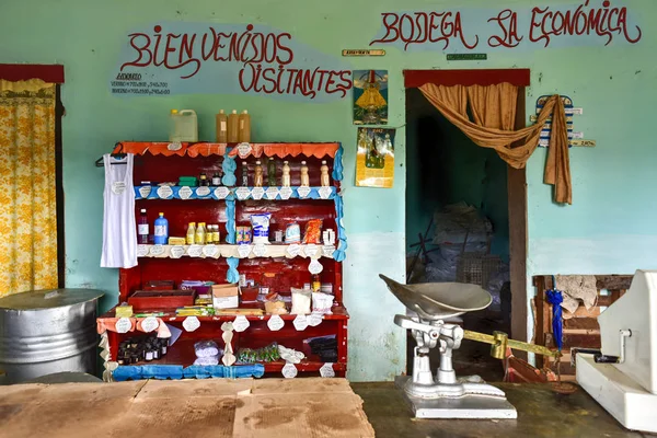 Loja em Cienfuegos, Cuba — Fotografia de Stock