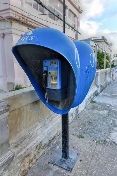 Кубинская телефонная будка — стоковое фото