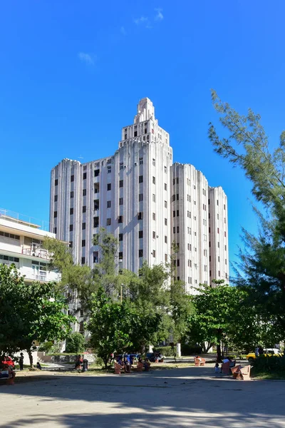 Lopez serrano building - havana, kuba — Stockfoto