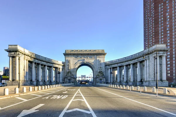 Мангеттенський міст арка - Нью-Йорк, США — стокове фото