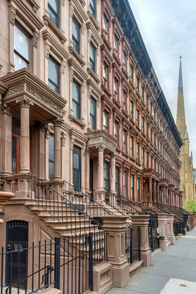 Brownstone apartments on the Upper East Side of New York — Stock Photo