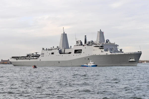 USS Нью-Йорк — стокове фото