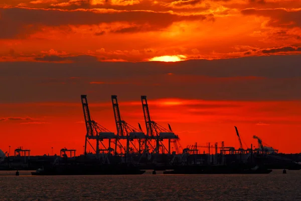 De haven van New York bij zonsondergang — Stockfoto