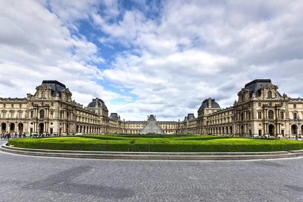 Μουσείο του Λούβρου - Παρίσι, Γαλλία — Φωτογραφία Αρχείου