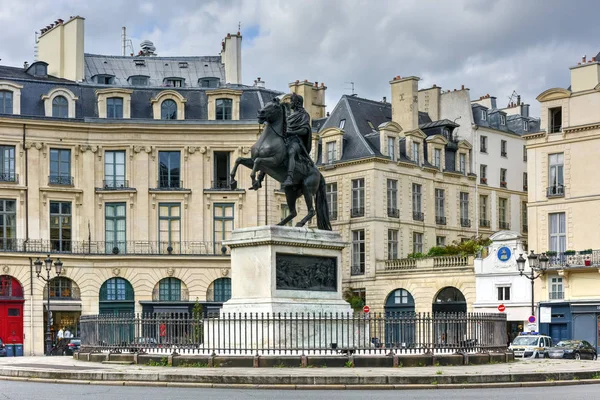 Estátua de Luís XIV - Paris, França — Fotografia de Stock