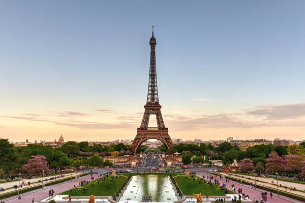Eiffelturm - paris, frankreich — Stockfoto