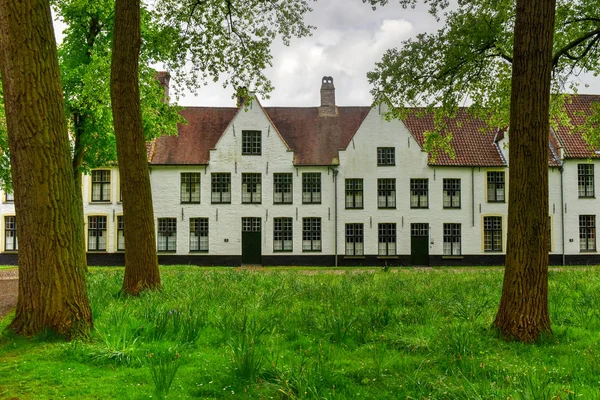 Książęcy Beguinage dziesięć Wijngaerde Brugii Belgia — Zdjęcie stockowe