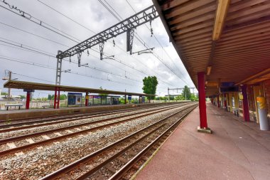 Villeneuve-le-Roi Train Station clipart
