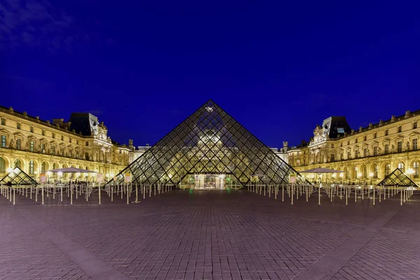 Muzeum Louvre - Paříž, Francie — Stock fotografie