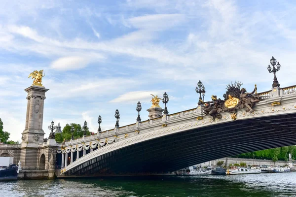 Alexandre III Köprüsü - Paris, Fransa — Stok fotoğraf
