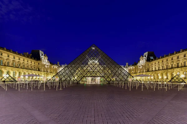 Museo del Louvre - París, Francia — Foto de Stock