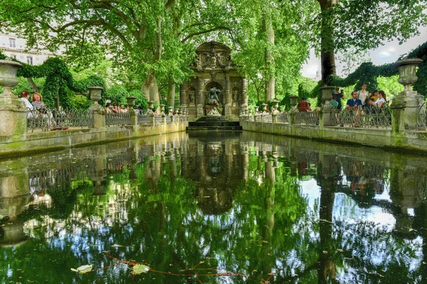 美第奇家族喷泉-巴黎法国 — 图库照片
