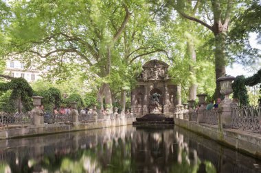 Medici Çeşmesi - Paris, Fransa