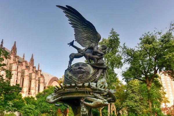 Fontaine de la Paix - Saint Jean le Divin — Photo