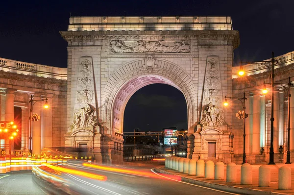 Arco e Colonata da Ponte Manhattan — Fotografia de Stock