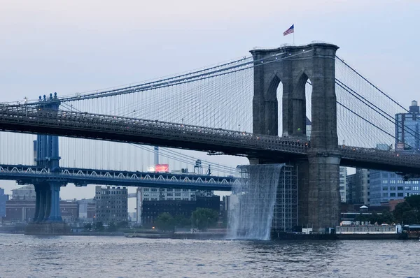 Puente de Brooklyn - Cascadas - Nueva York — Foto de Stock