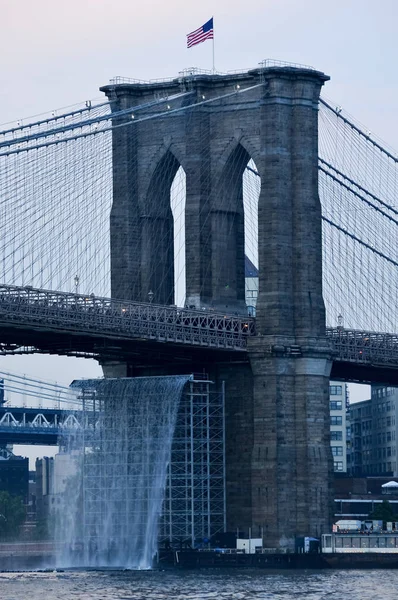 Brooklyn Bridge - vattenfall - Nyc — Stockfoto