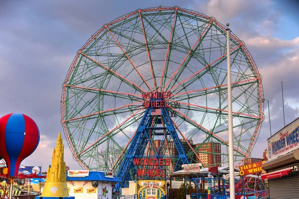 Wonder Wheel - Coney Island — Photo
