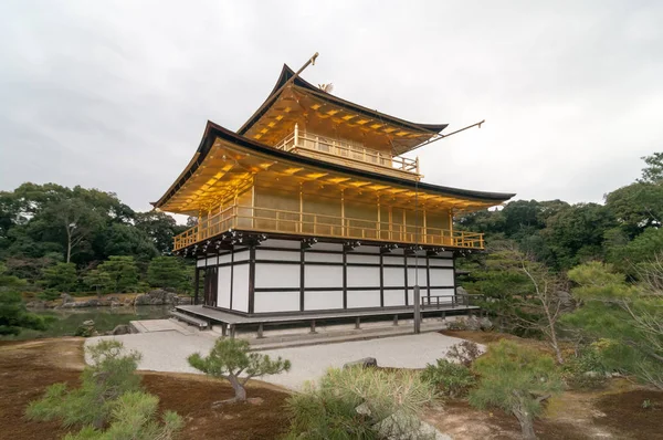 Pavilhão de Ouro - Kyoto, Japão — Fotografia de Stock