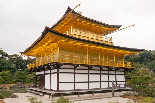 Pavilhão de Ouro - Kyoto, Japão — Fotografia de Stock