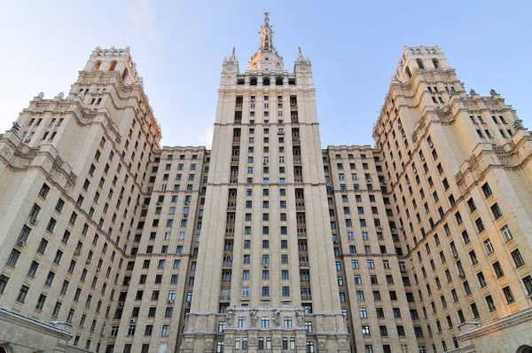 スターリン主義のアパートの建物 - モスクワ、ロシア — ストック写真