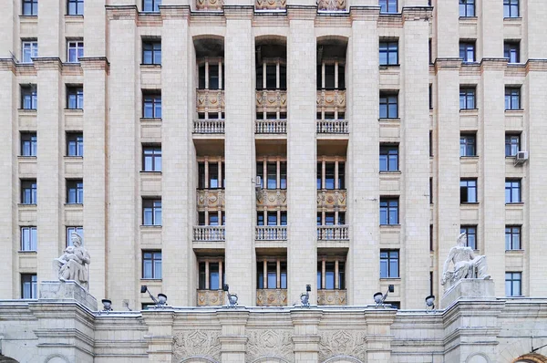 Stalinistické činžovní dům - Moskva, Rusko — Stock fotografie