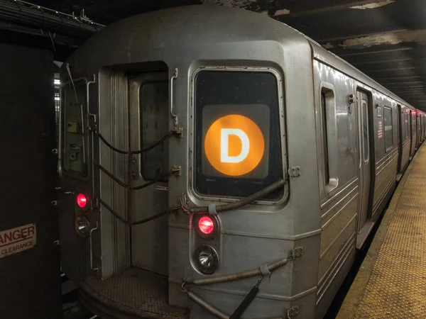 D tren - New York City