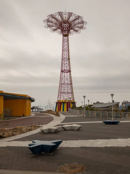 Salto en paracaídas - Coney Island, Brooklyn — Foto de Stock