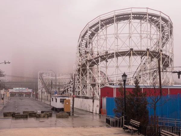 Rollercoaster cyclone - Coney Island — Photo