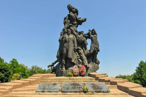 Памятник Бабьему Яру в Киеве — стоковое фото