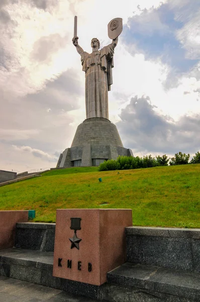 祖国記念碑 - キエフ, ウクライナ — ストック写真