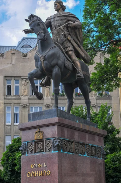 Пам'ятник король Данило - Львів, Україна — стокове фото