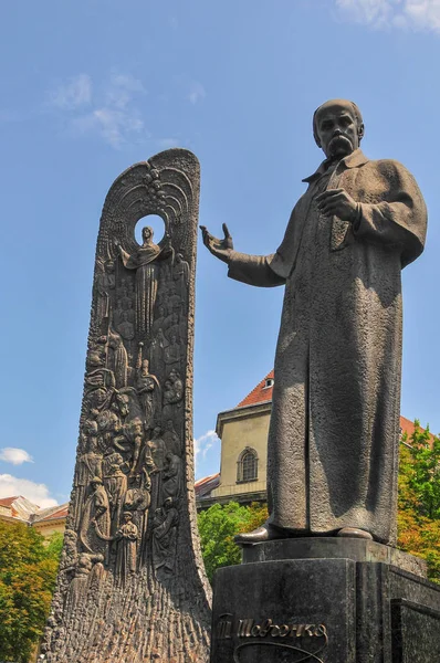 Taras Shevchenko Monument - Lvov, Ukraine — Stock Photo, Image