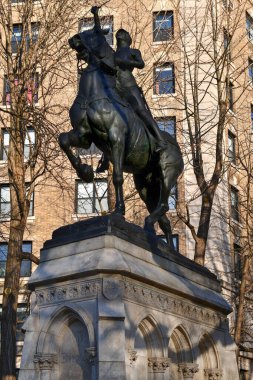 New York City - 17 Şubat 2020: Joan of Arc Memorial Riverside Park, Manhattan, New York. Bronz binicilik heykeli 15. yüzyıl Fransız vatansever ve şehit Joan of Arc 'a aittir..