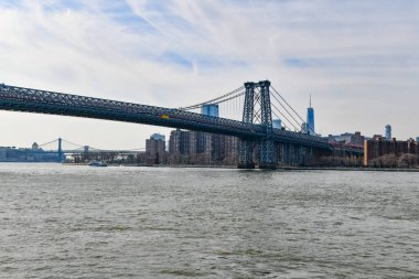 Brooklyn, New York 'tan Williamsburg Köprüsü' nün panoramik görüntüsü,