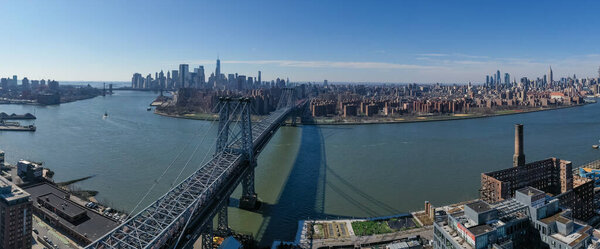 Panoramic view of the Williamsburg Bridge from Brooklyn, New York.