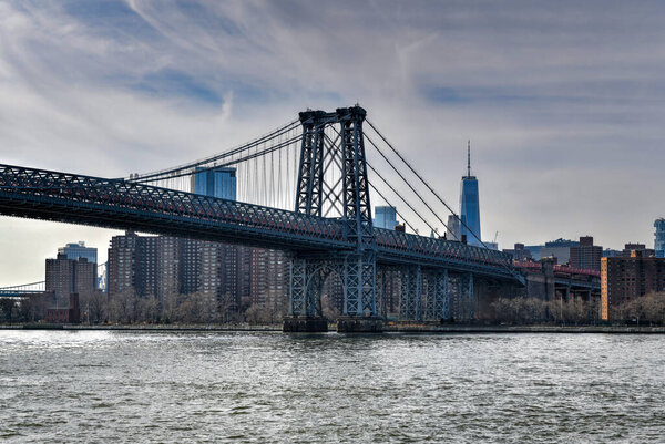 Panoramic view of the Williamsburg Bridge from Brooklyn in New York City,