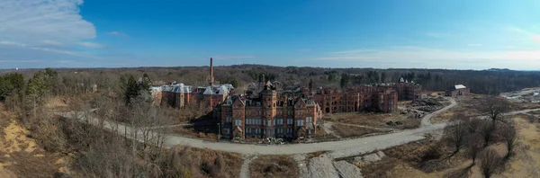 ハドソン川州立病院は1873年から2000年代初期に閉鎖されるまで運営されていた元ニューヨーク州精神病院である — ストック写真