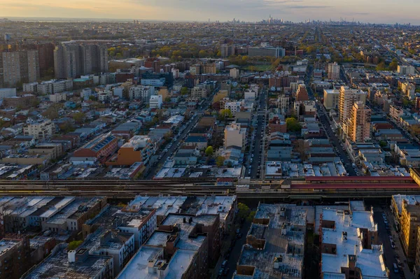Brooklyn New York Taki Brighton Sahili Boyunca Yükseltilmiş Metro Raylarının — Stok fotoğraf