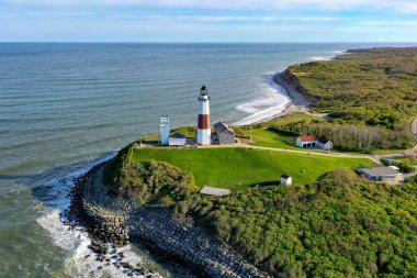 Long Island, New York, ABD 'deki Montauk Deniz feneri ve sahil manzaralı..