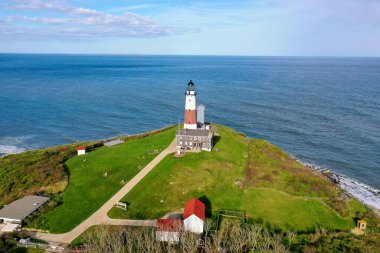 Long Island, New York, ABD 'deki Montauk Deniz feneri ve sahil manzaralı..
