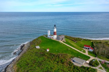 Long Island, New York, ABD 'deki Montauk Deniz feneri ve sahil manzaralı..