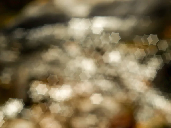 Mercek Bulanıklığı tarzı yansıtan su ile