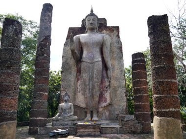 Sukhothai tarihi Parkı'nda bina Buda