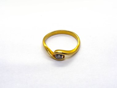 Beyaz arka plan üzerinde izole yüzük