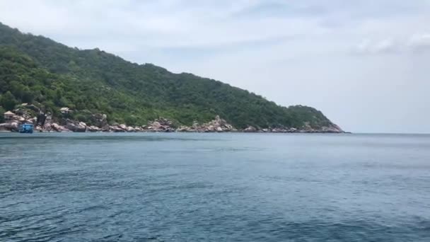 Όμορφη Φύση Της Ακτή Side View Φόντο Πεντακάθαρη Θάλασσα Πλάνα — Αρχείο Βίντεο