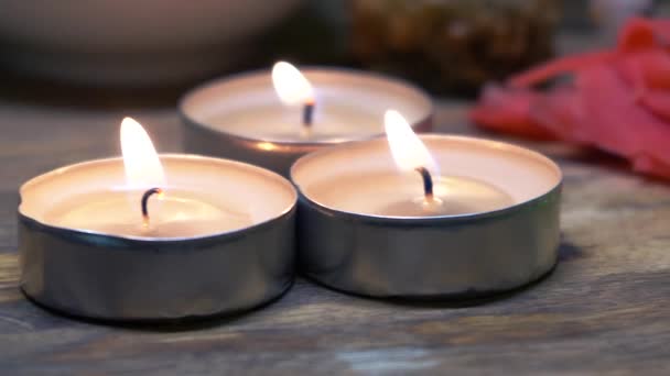 Romantisches Abendessen Japanisches Essen Und Kerzen Auf Holzteller Schöne Essenskomposition — Stockvideo